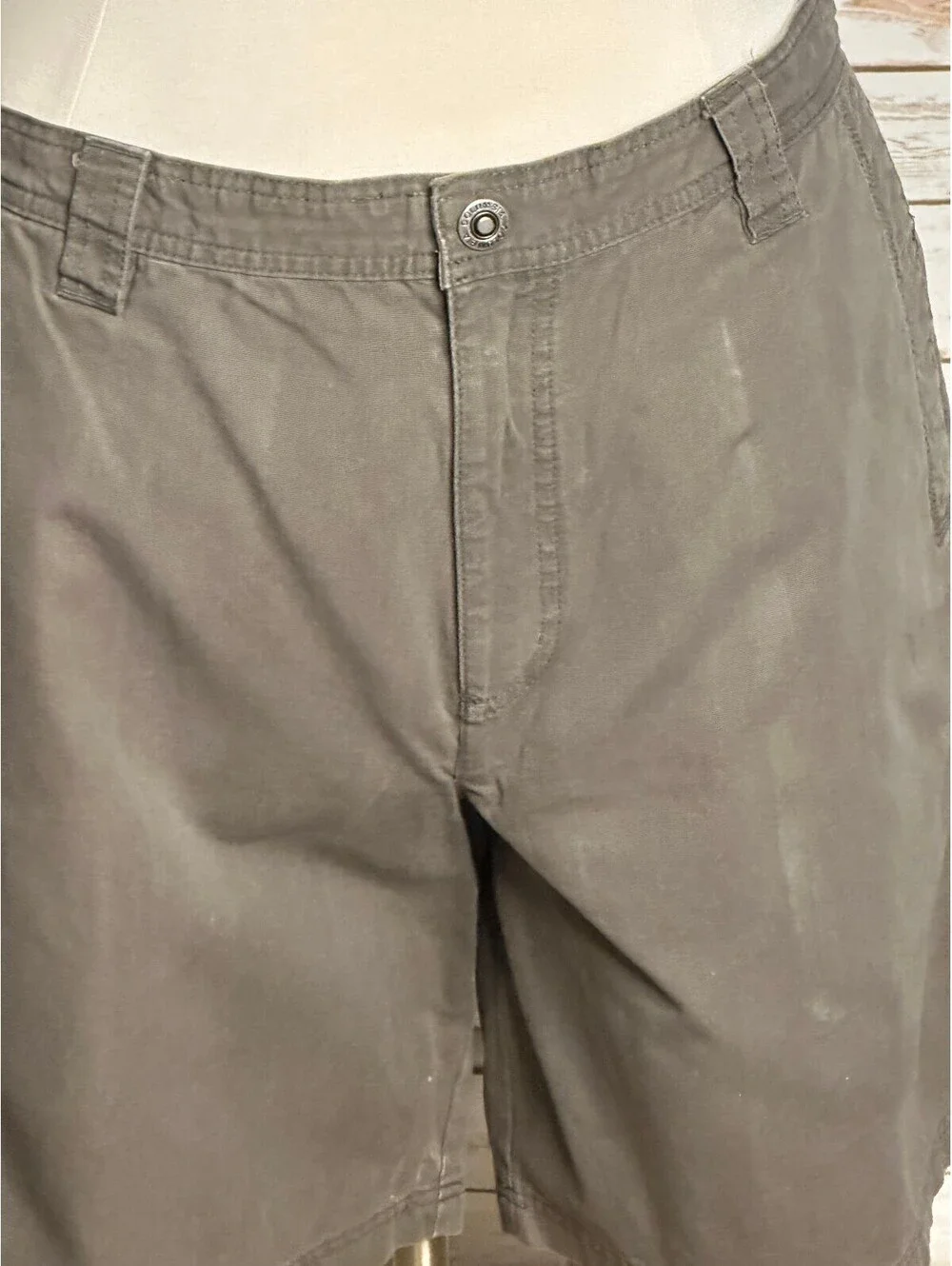 Columbia Omni-Shield khaki-grey cotton utility cargo shorts Size 40 gorpcore